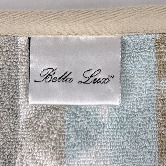 NWT Pair Bella Lux Bath Towels Geometric Flower Gray Taupe White Blue RN 138834 - Picture 3 of 9